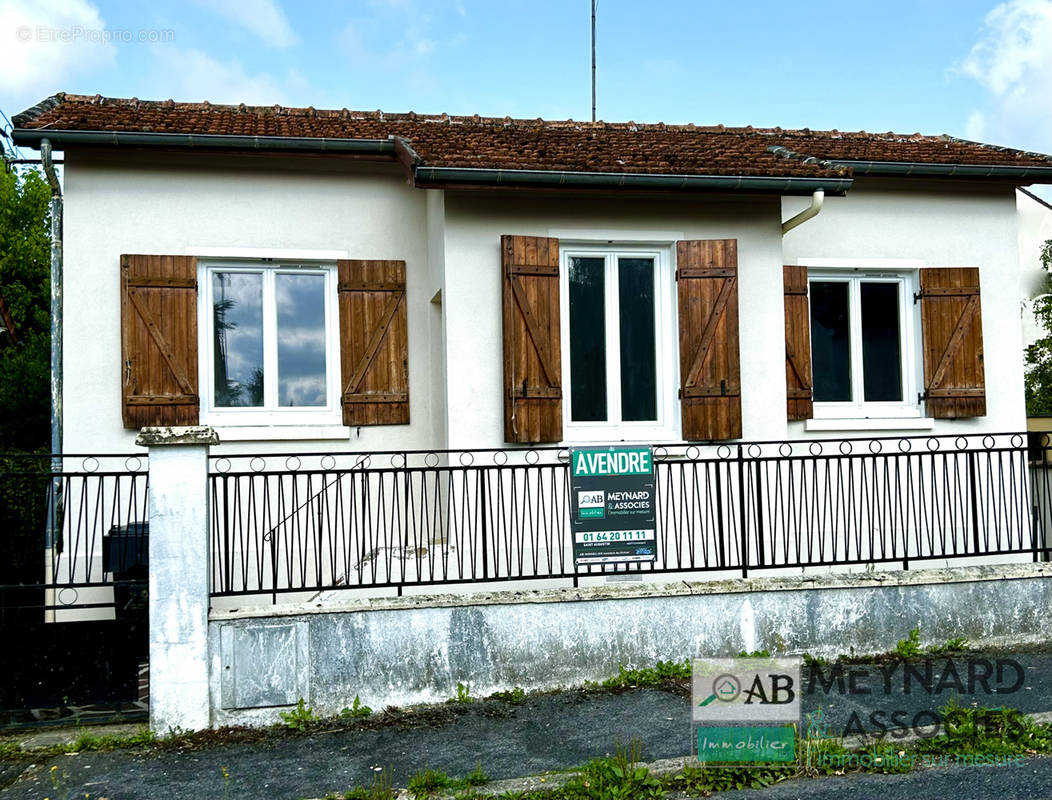 Maison à CRECY-LA-CHAPELLE