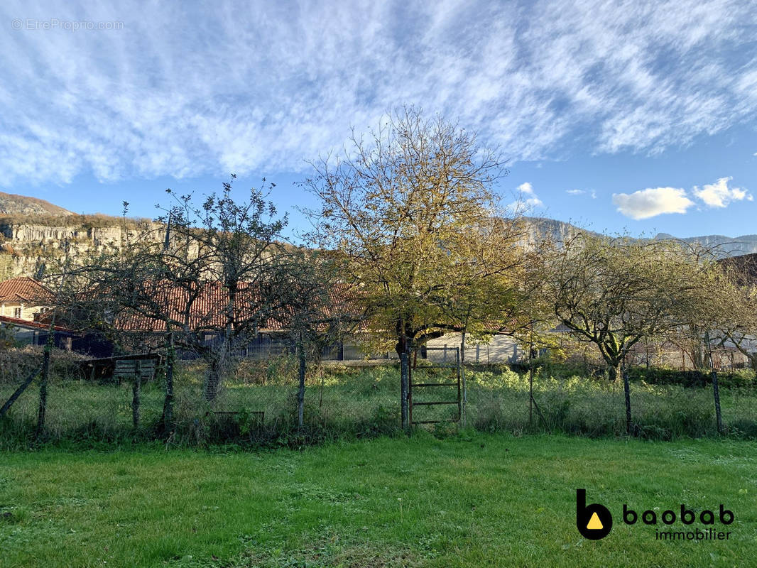 Terrain à SAINT-CHRISTOPHE