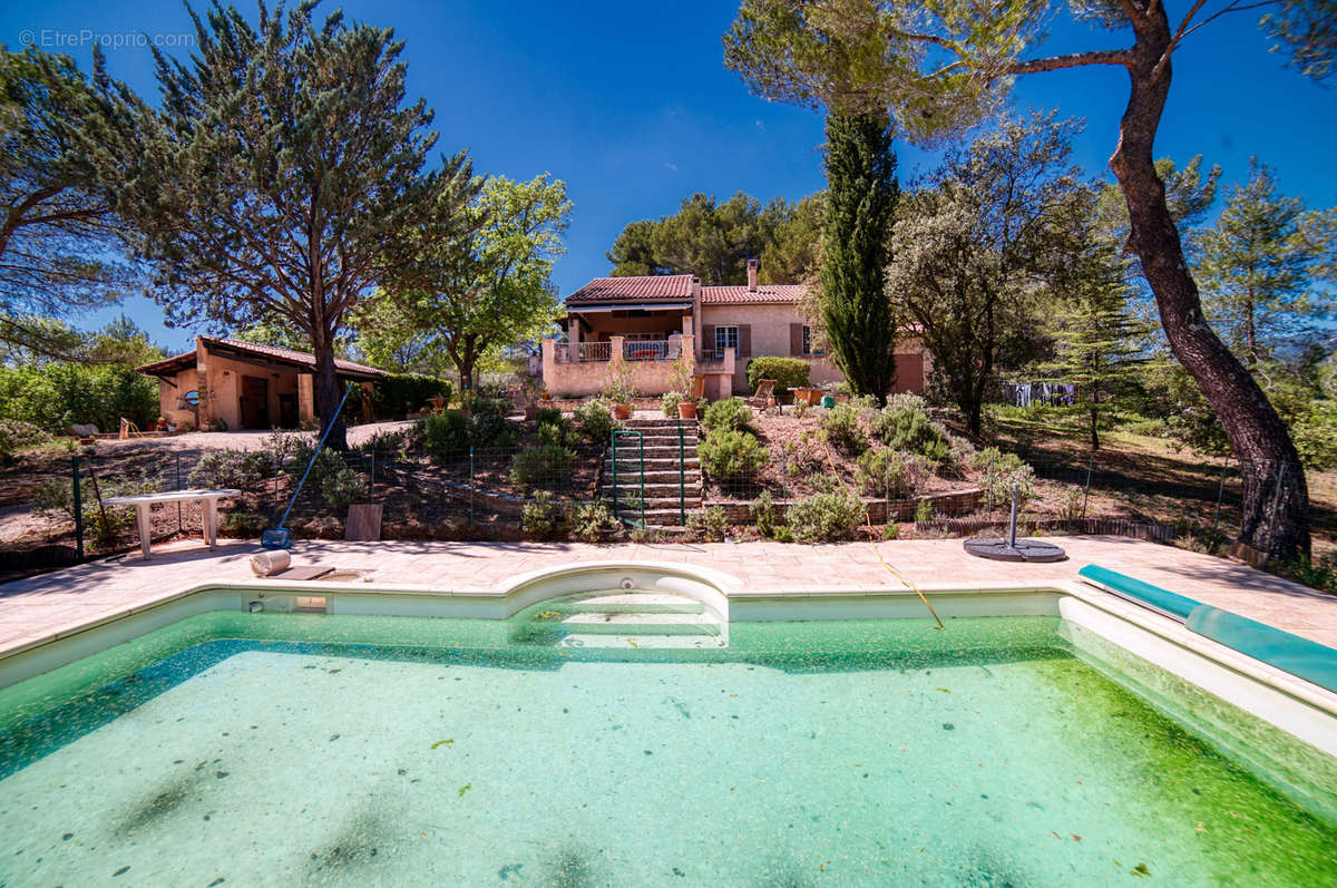 Maison à LA TOUR-D&#039;AIGUES