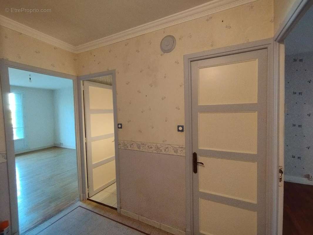   - Appartement à GRENOBLE