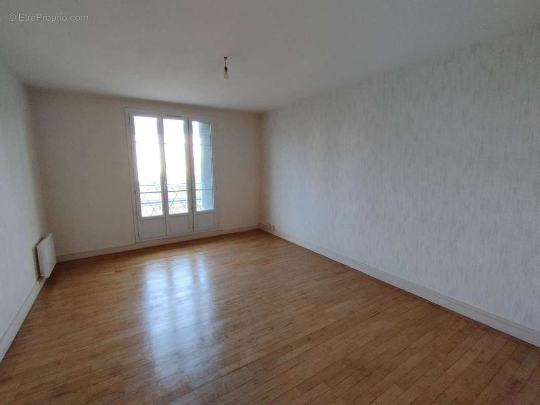   - Appartement à GRENOBLE