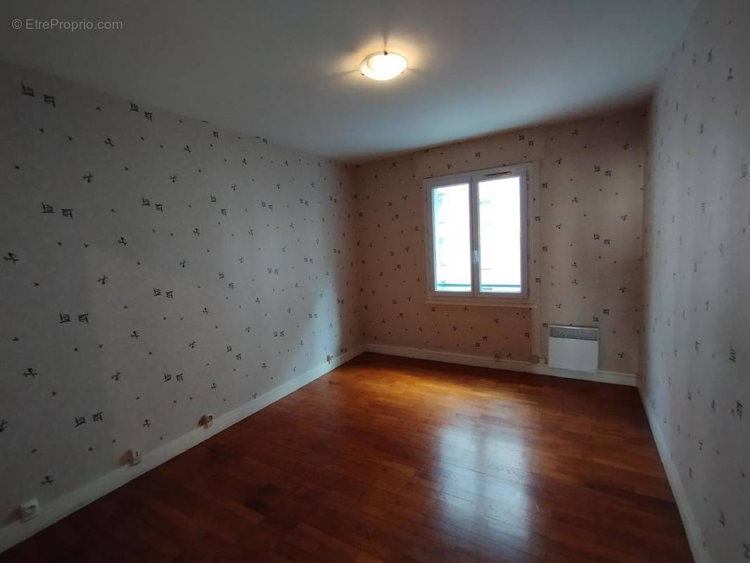   - Appartement à GRENOBLE