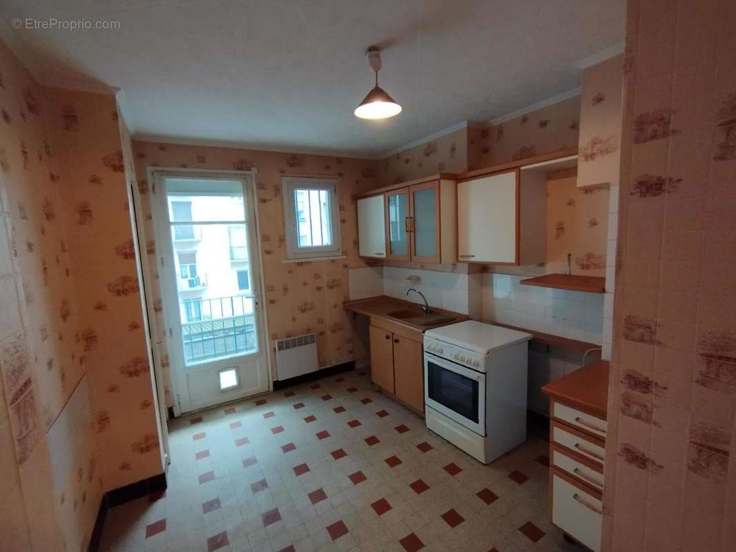   - Appartement à GRENOBLE