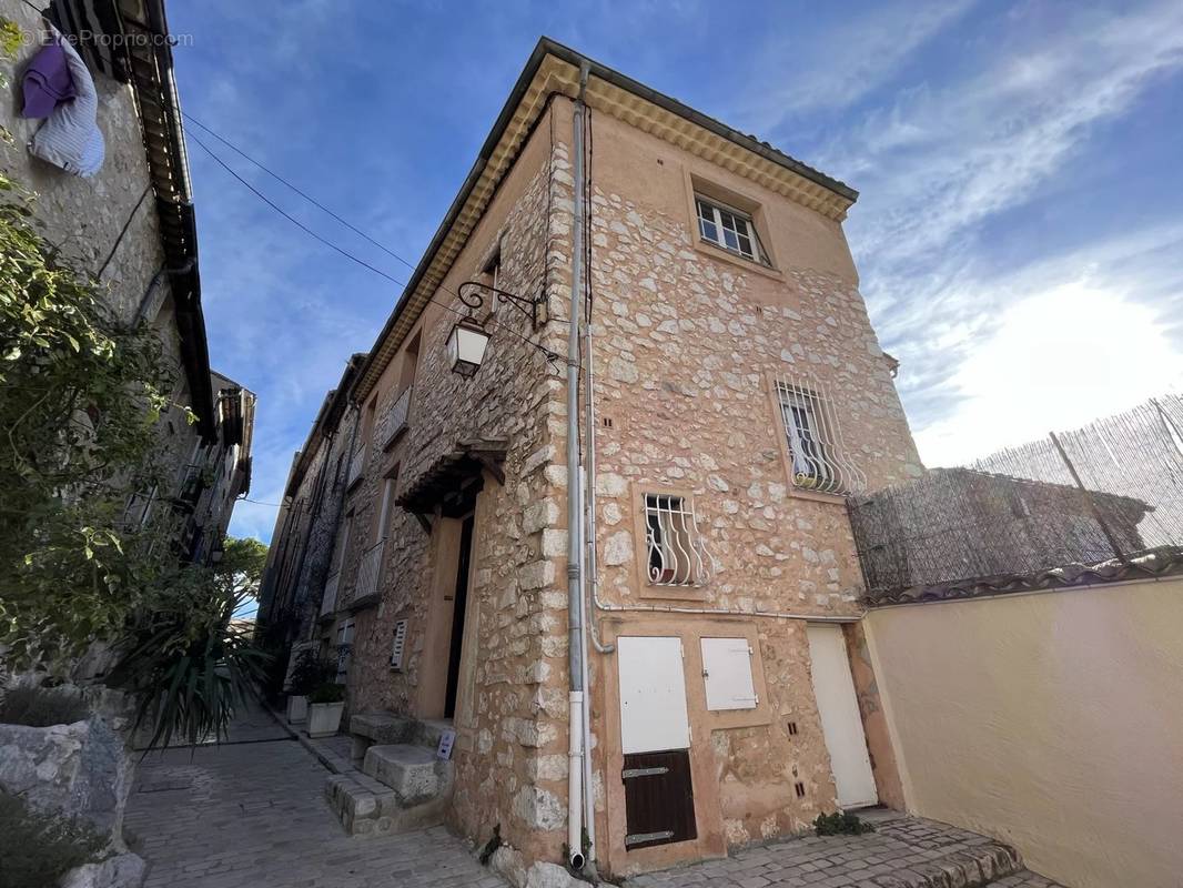 Maison à TOURRETTES-SUR-LOUP