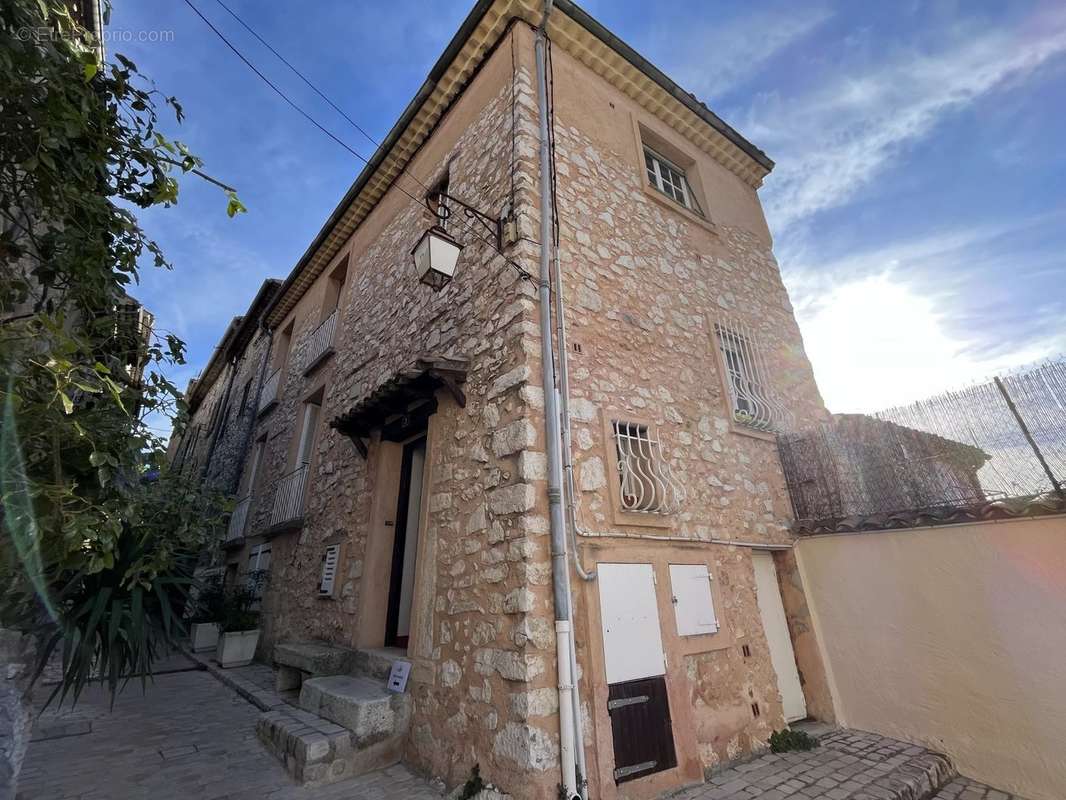 Maison à TOURRETTES-SUR-LOUP