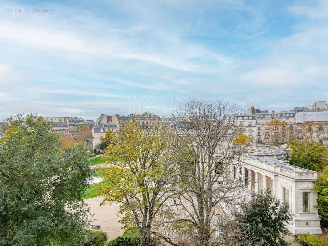 Appartement à PARIS-16E