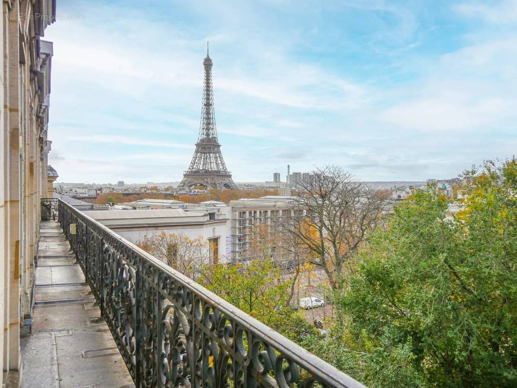 Appartement à PARIS-16E