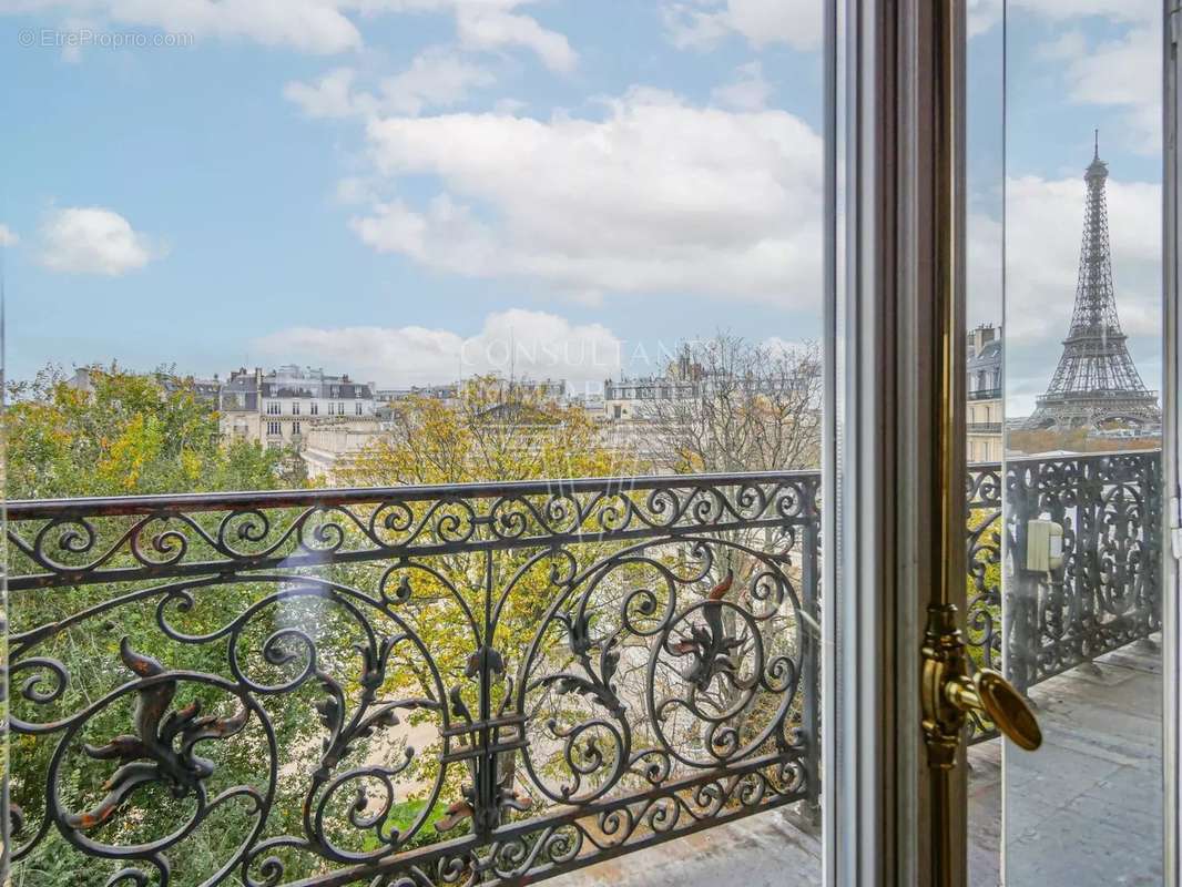 Appartement à PARIS-16E