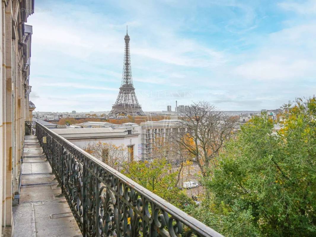 Appartement à PARIS-16E