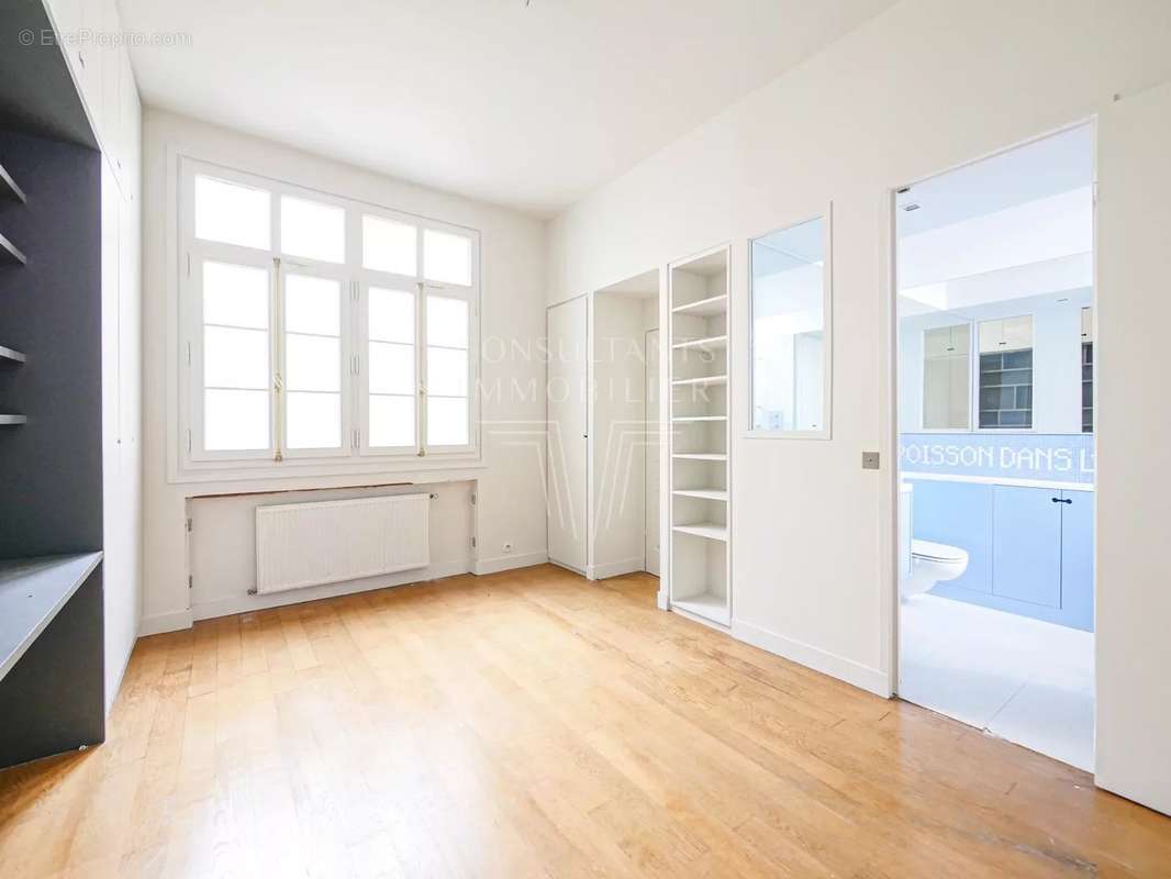 Appartement à PARIS-16E