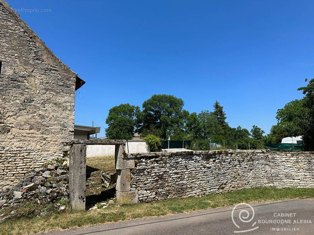 Maison à BAIGNEUX-LES-JUIFS