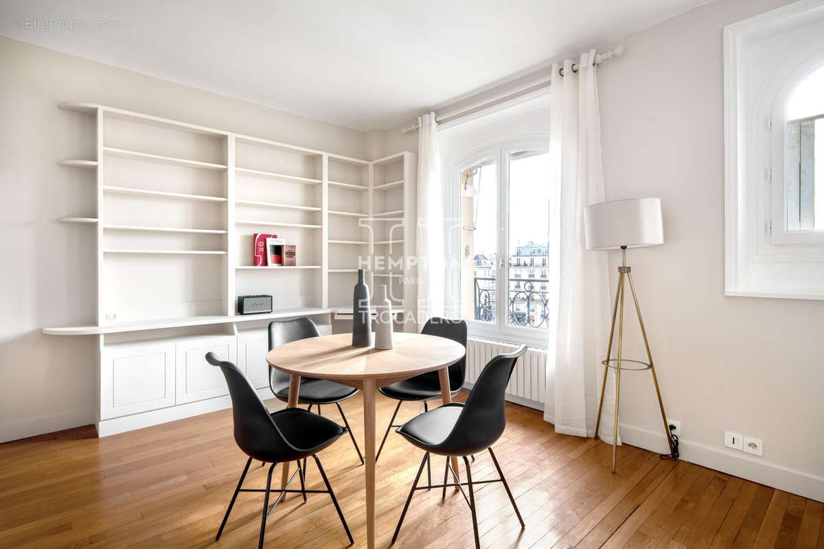 Appartement à PARIS-1E