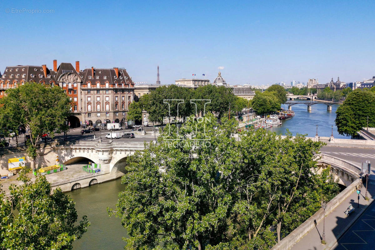 Appartement à PARIS-1E