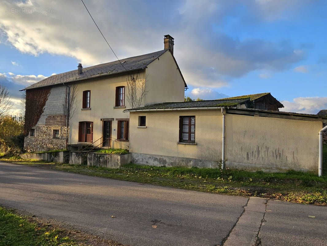 Maison à SAINT-GENEST-SUR-ROSELLE