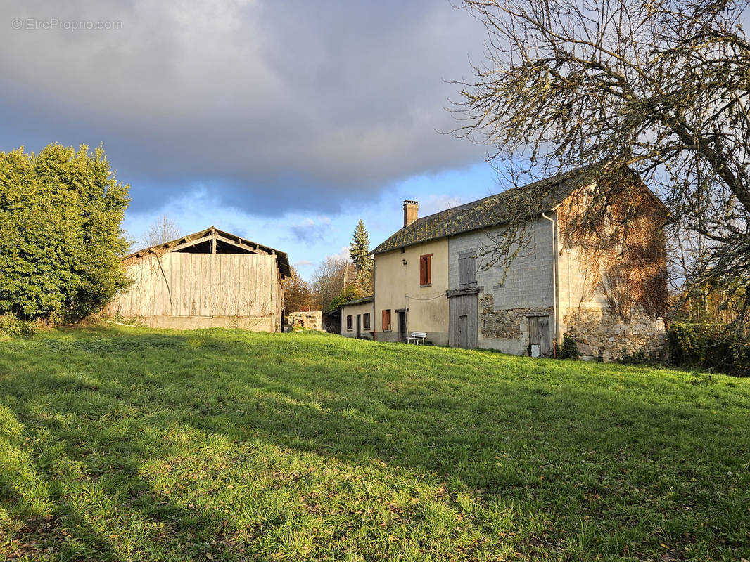 Maison à SAINT-GENEST-SUR-ROSELLE