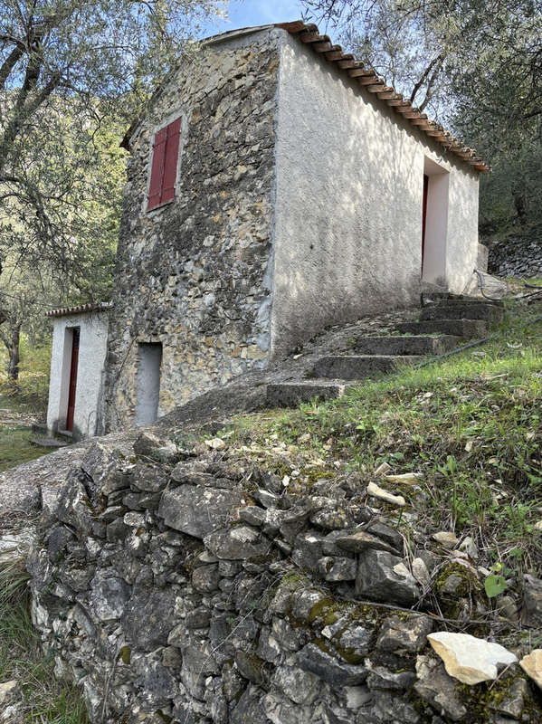 Maison à PEILLE