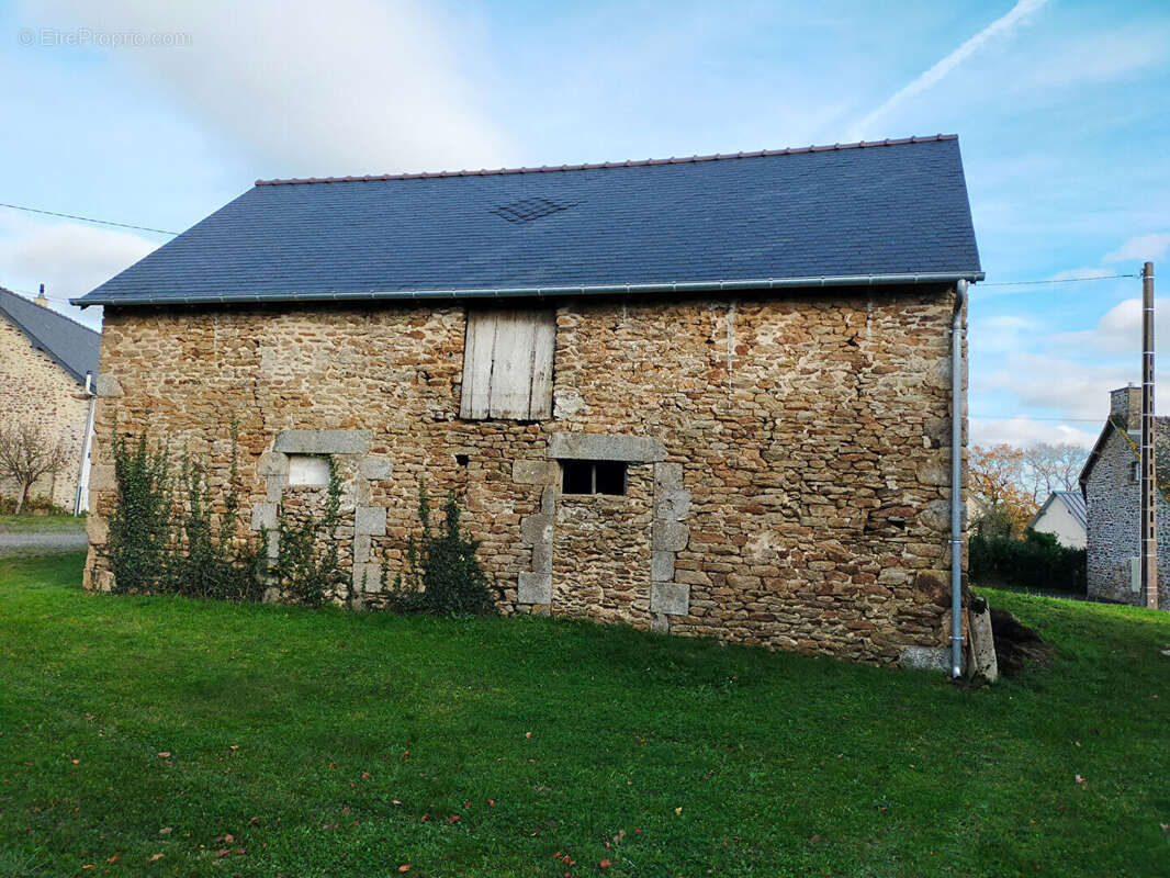 Maison à LOUPFOUGERES