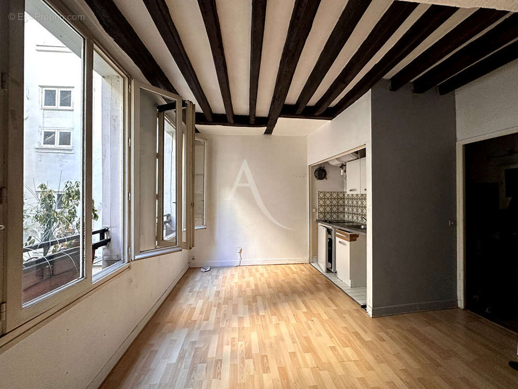 Appartement à PARIS-3E