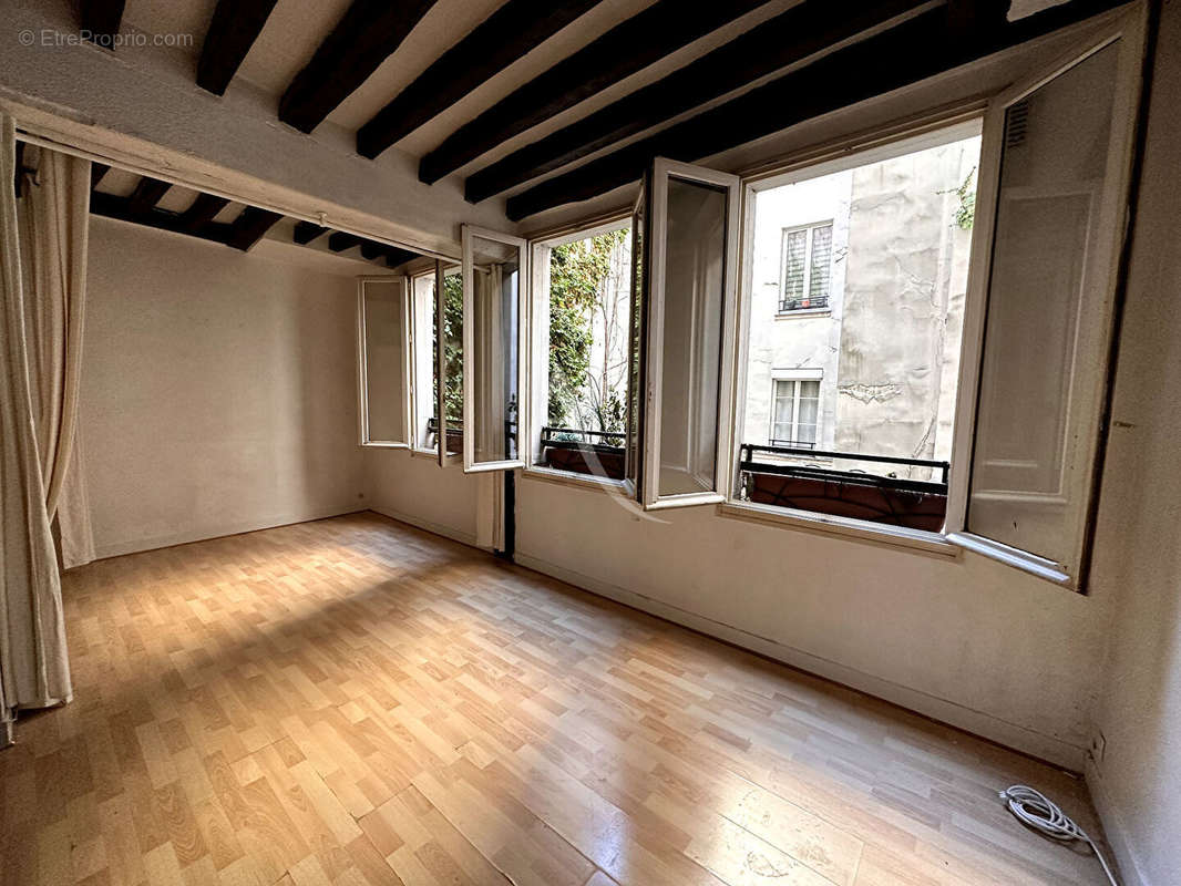 Appartement à PARIS-3E