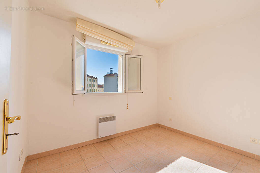 Appartement à MARSEILLE-3E