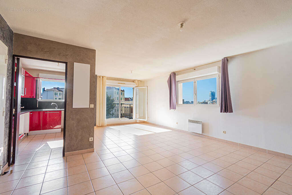 Appartement à MARSEILLE-3E