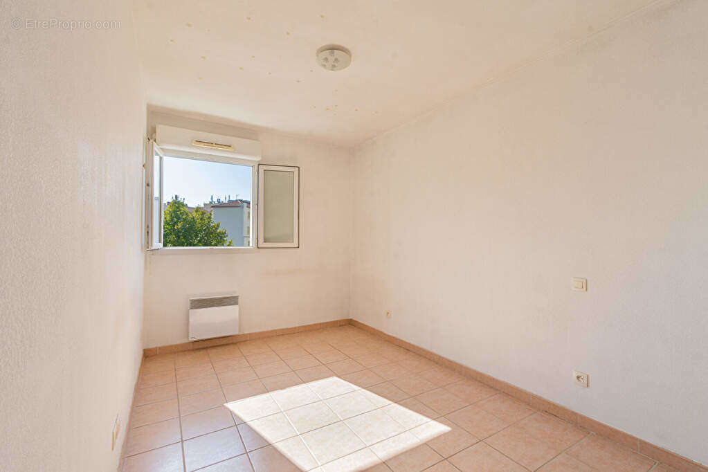 Appartement à MARSEILLE-3E