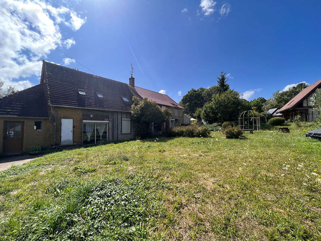 Maison à SAINT-AMAND-EN-PUISAYE