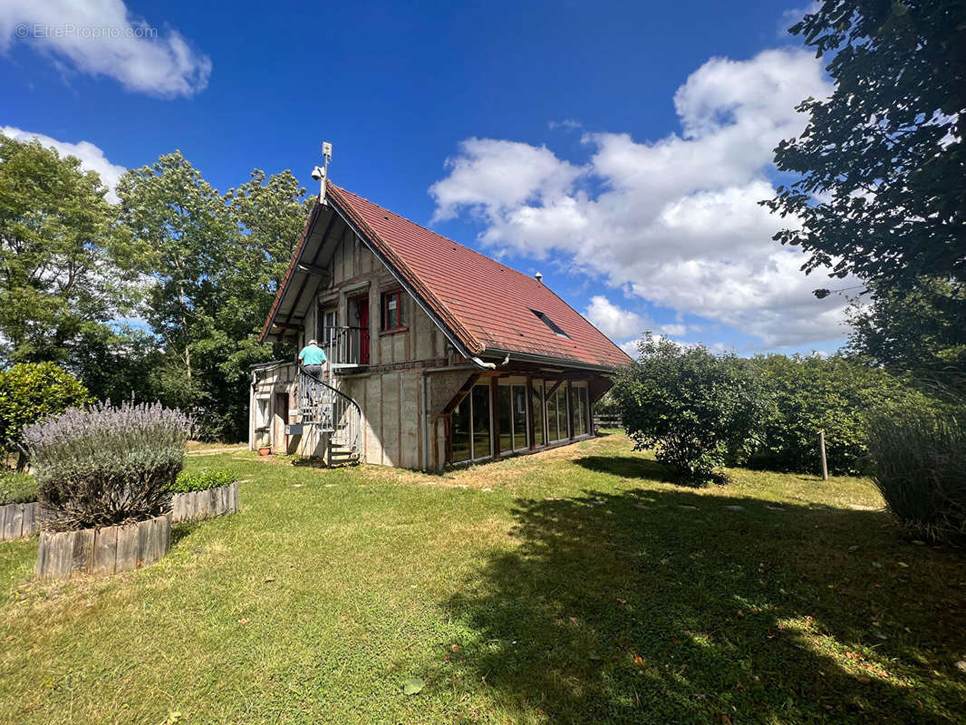 Maison à SAINT-AMAND-EN-PUISAYE