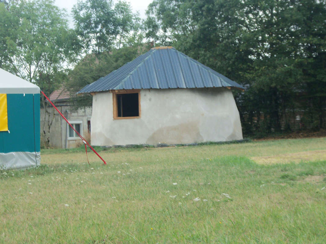 Maison à SAINT-AMAND-EN-PUISAYE