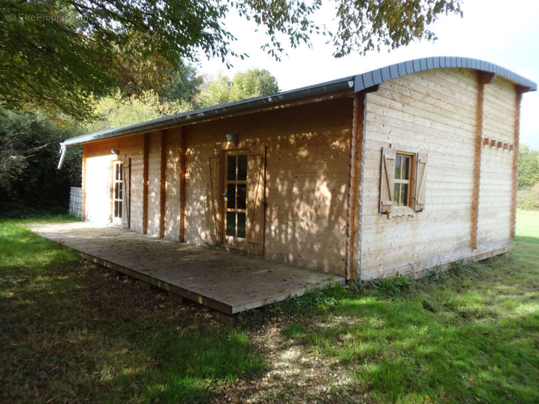 Maison à SAINT-AMAND-EN-PUISAYE