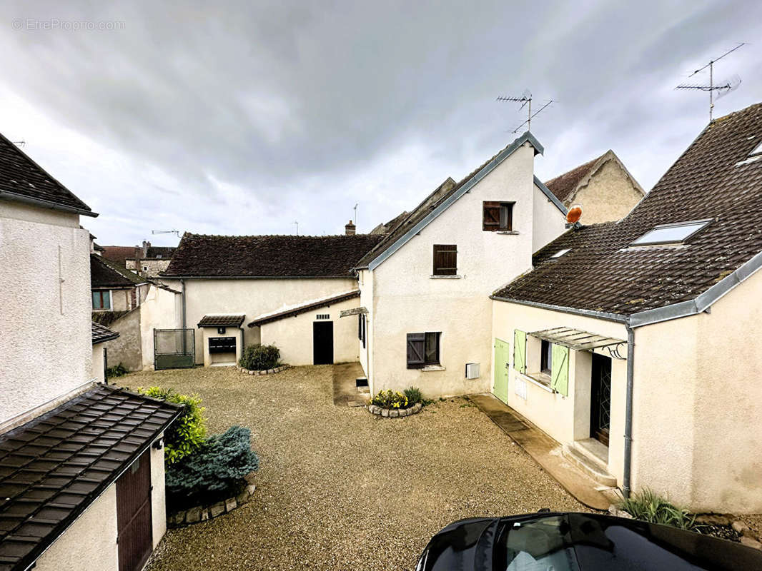 Appartement à BRIENON-SUR-ARMANCON