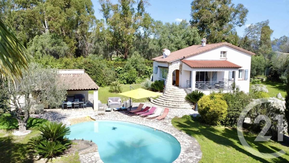 Maison à CHATEAUNEUF-GRASSE