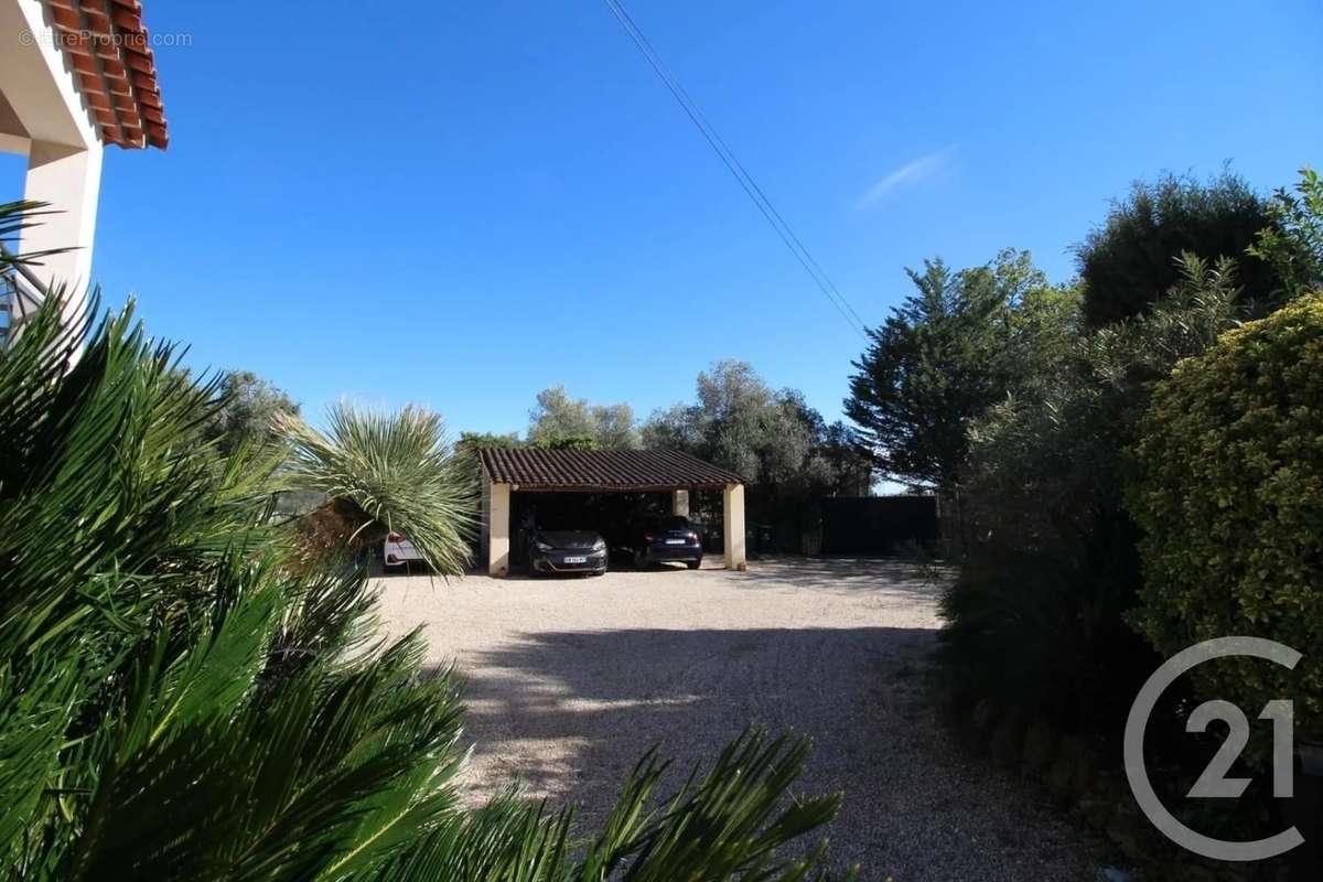 Maison à CHATEAUNEUF-GRASSE