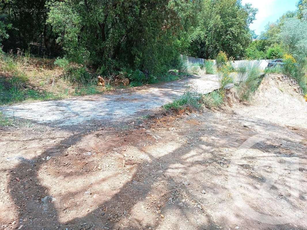 Terrain à BIOT