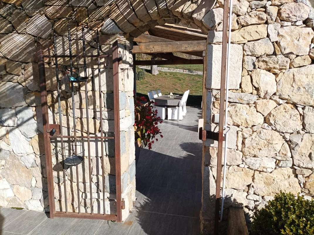 Maison à TOURRETTES-SUR-LOUP