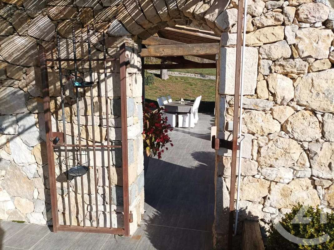 Maison à TOURRETTES-SUR-LOUP