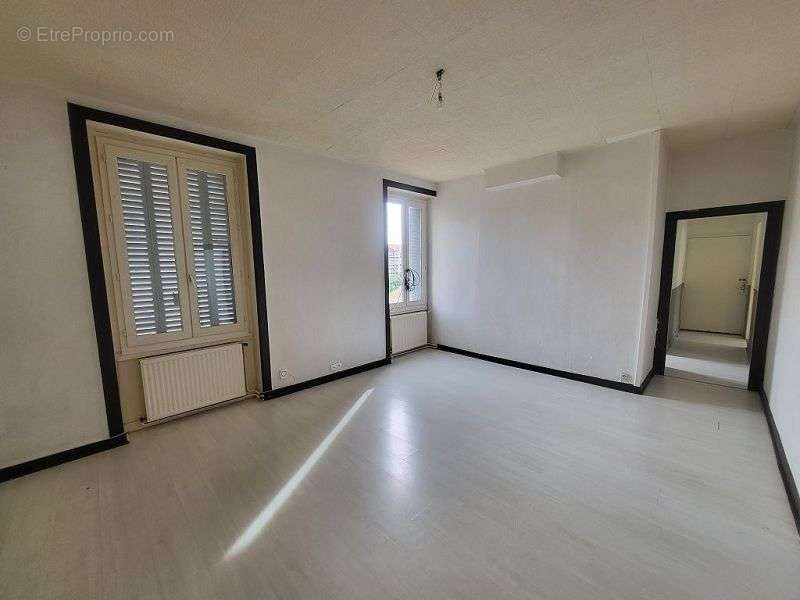 Appartement à MONTROND-LES-BAINS