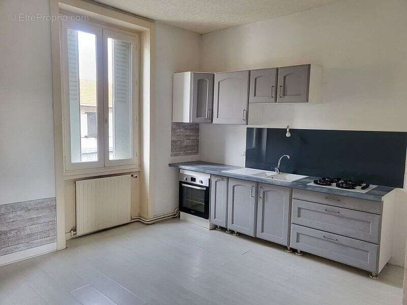 Appartement à MONTROND-LES-BAINS