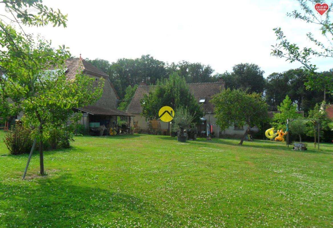 Maison à AINAY-LE-CHATEAU