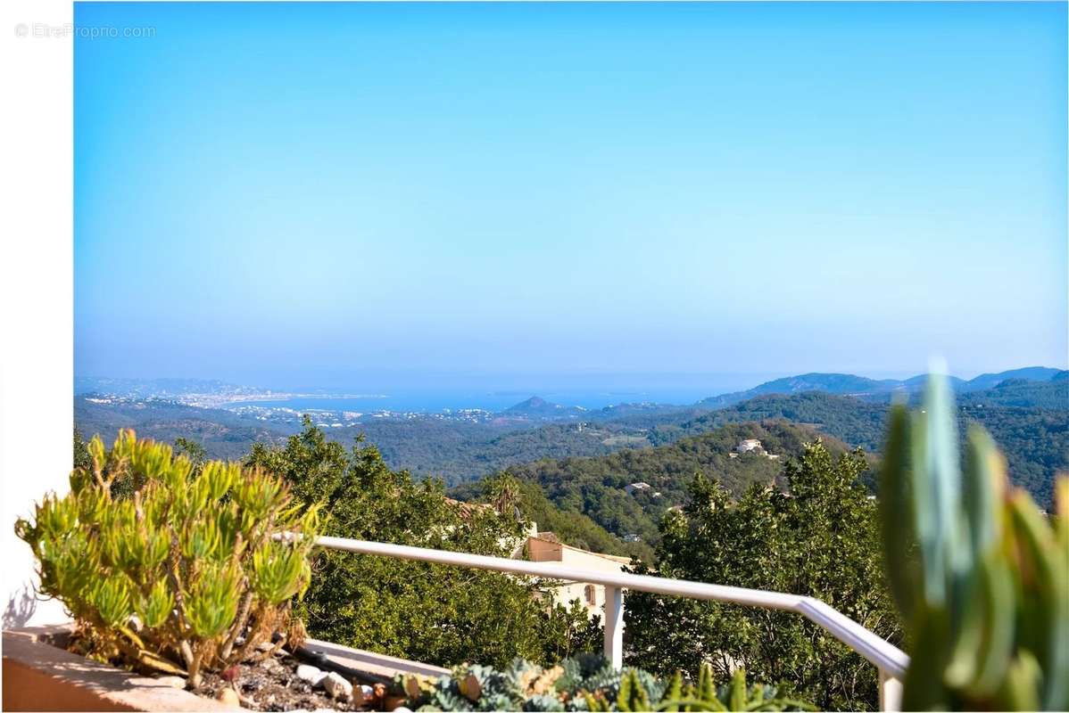 Maison à LES ADRETS-DE-L&#039;ESTEREL