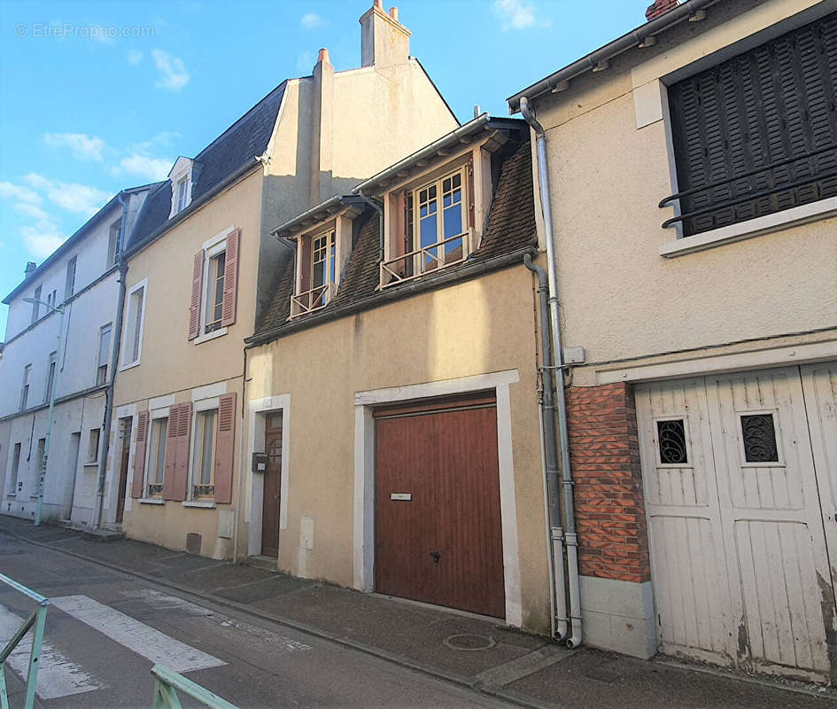 Maison à COSNE-COURS-SUR-LOIRE