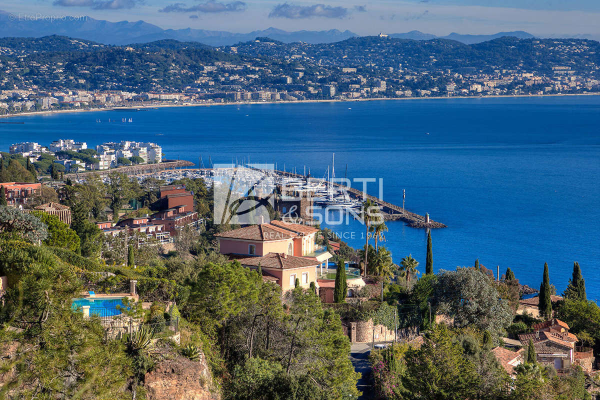 Maison à THEOULE-SUR-MER