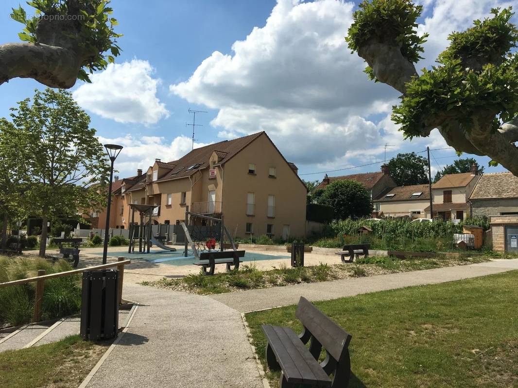 Appartement à BREUX-JOUY