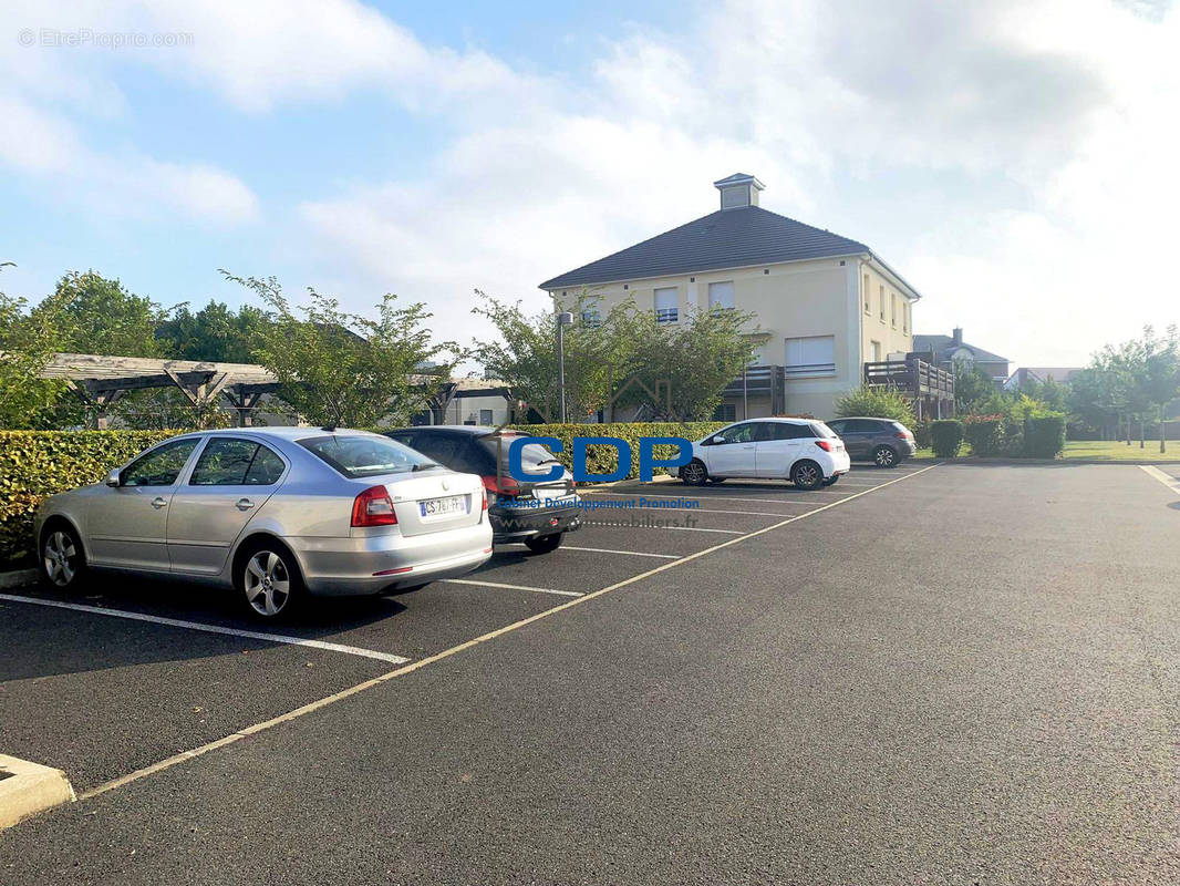 Parking à SAINT-PIERRE-DU-PERRAY