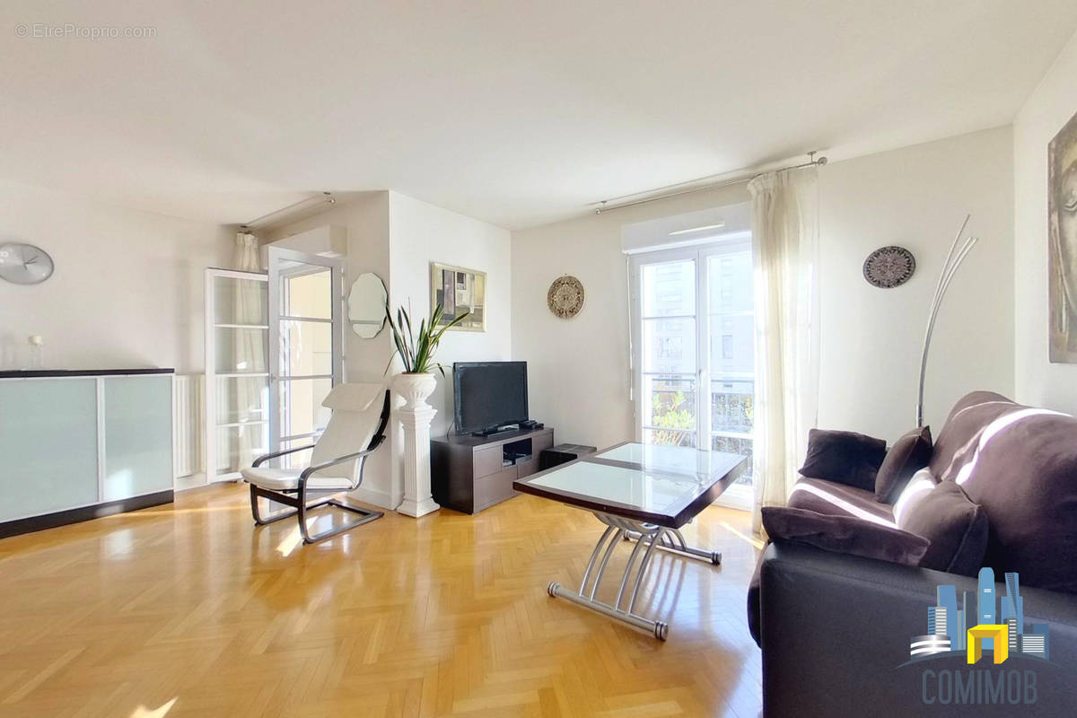 Appartement à COURBEVOIE