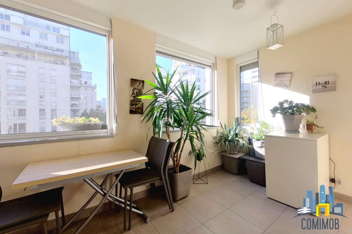 Appartement à COURBEVOIE