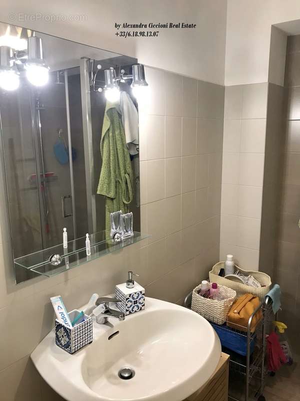 Salle de Douche - Appartement à MENTON