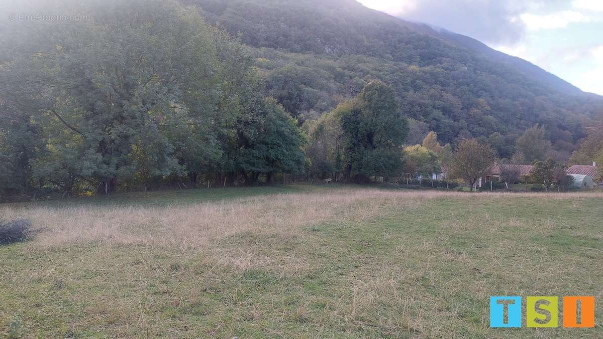 Terrain à LOURES-BAROUSSE