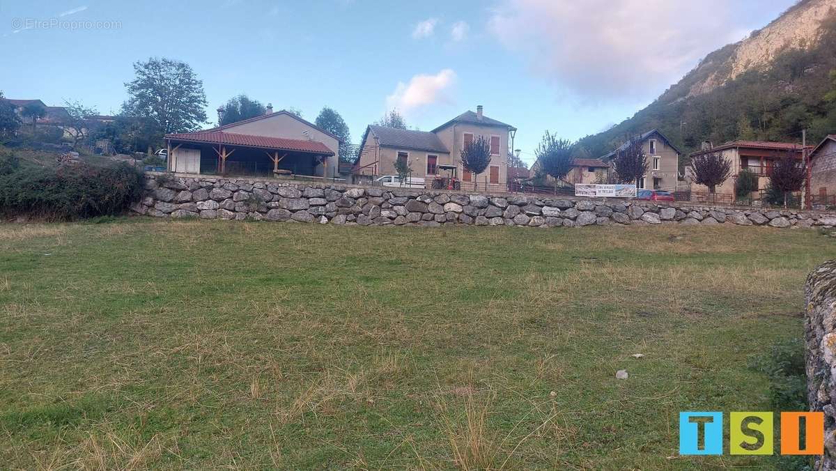 Terrain à LOURES-BAROUSSE