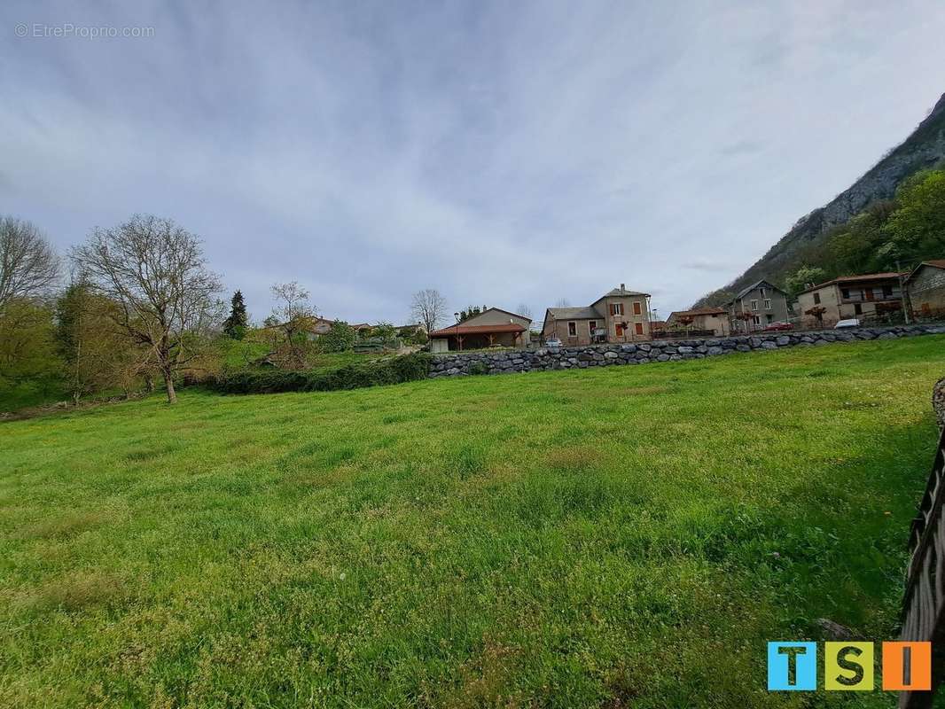 Terrain à LOURES-BAROUSSE